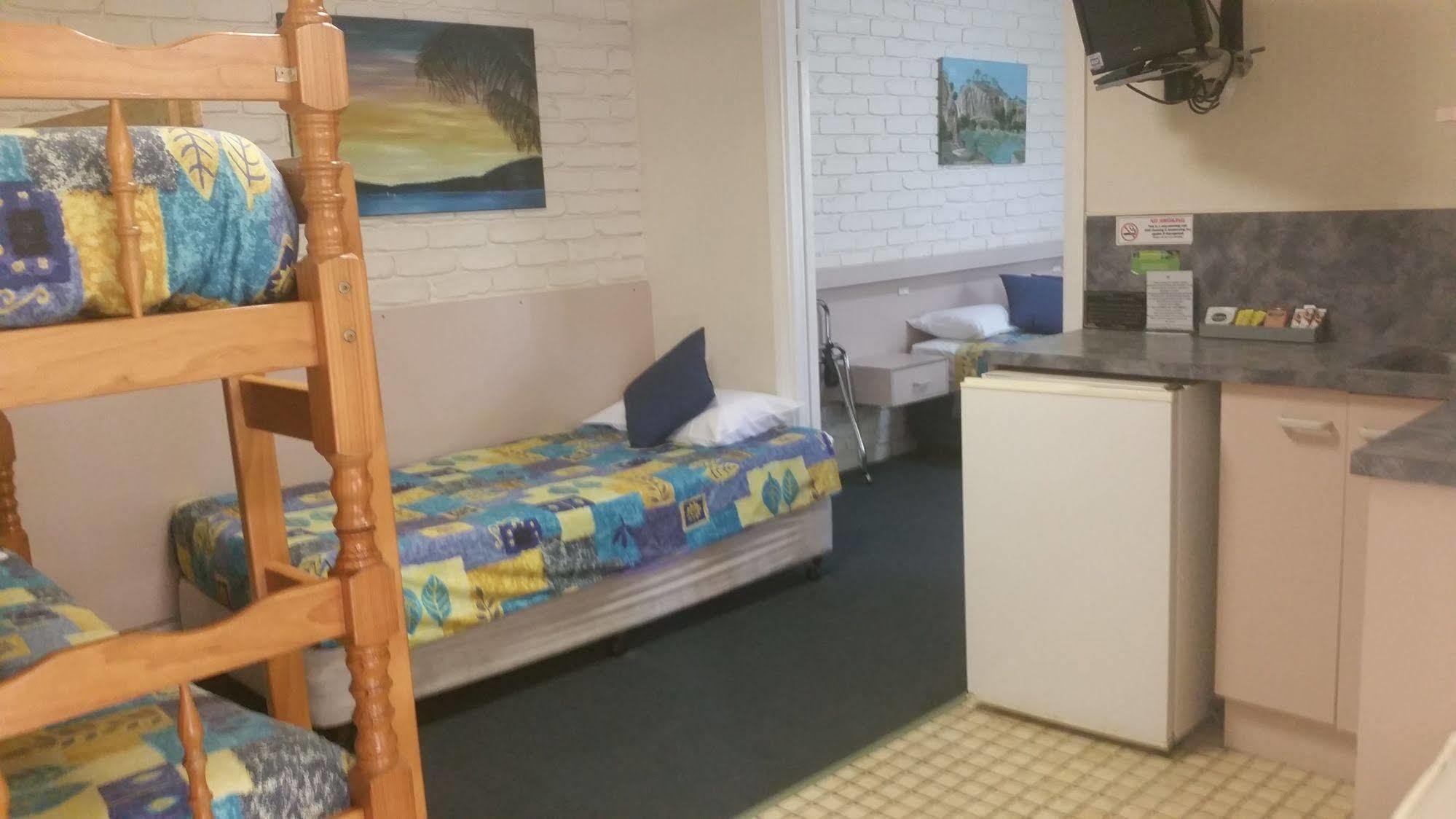 Bundaberg Coral Villa Motor Inn Екстериор снимка