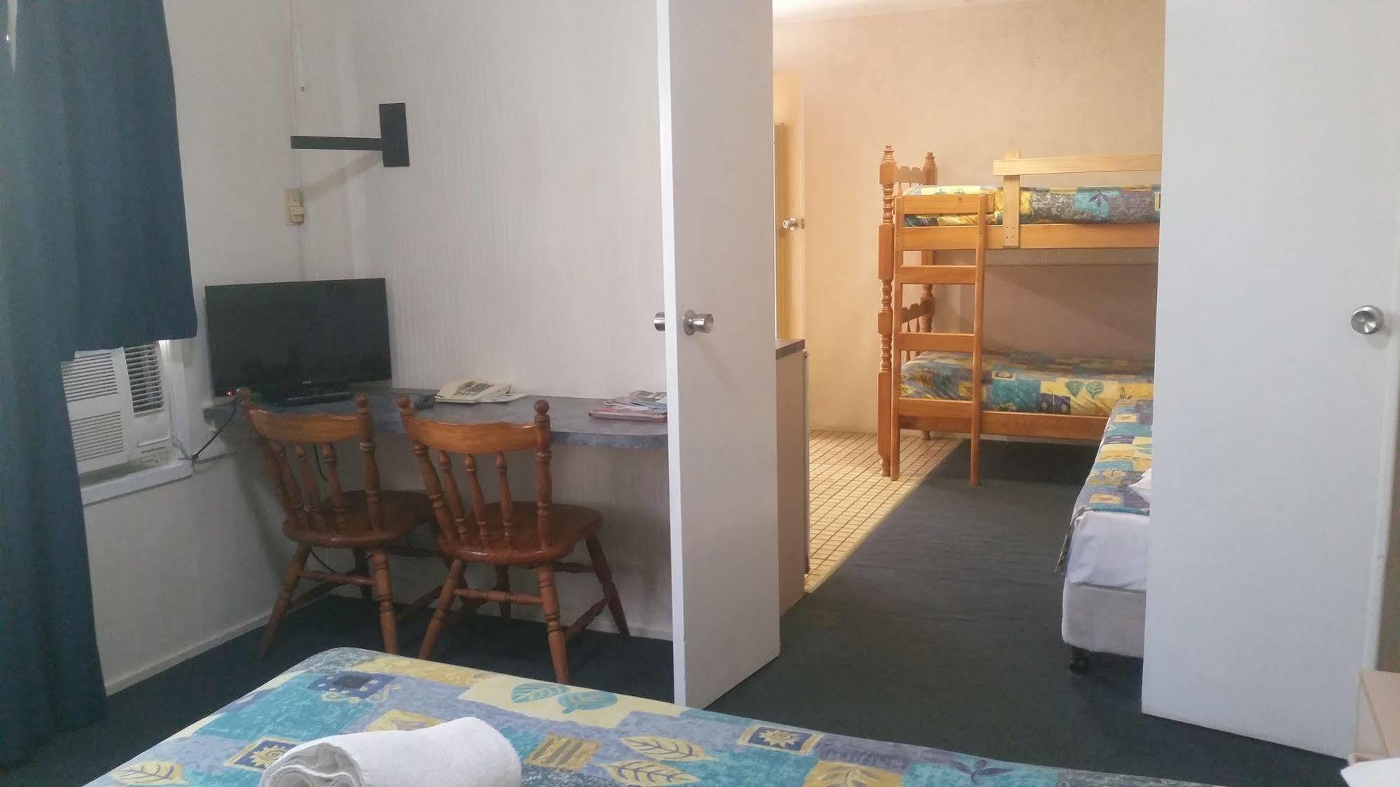 Bundaberg Coral Villa Motor Inn Екстериор снимка